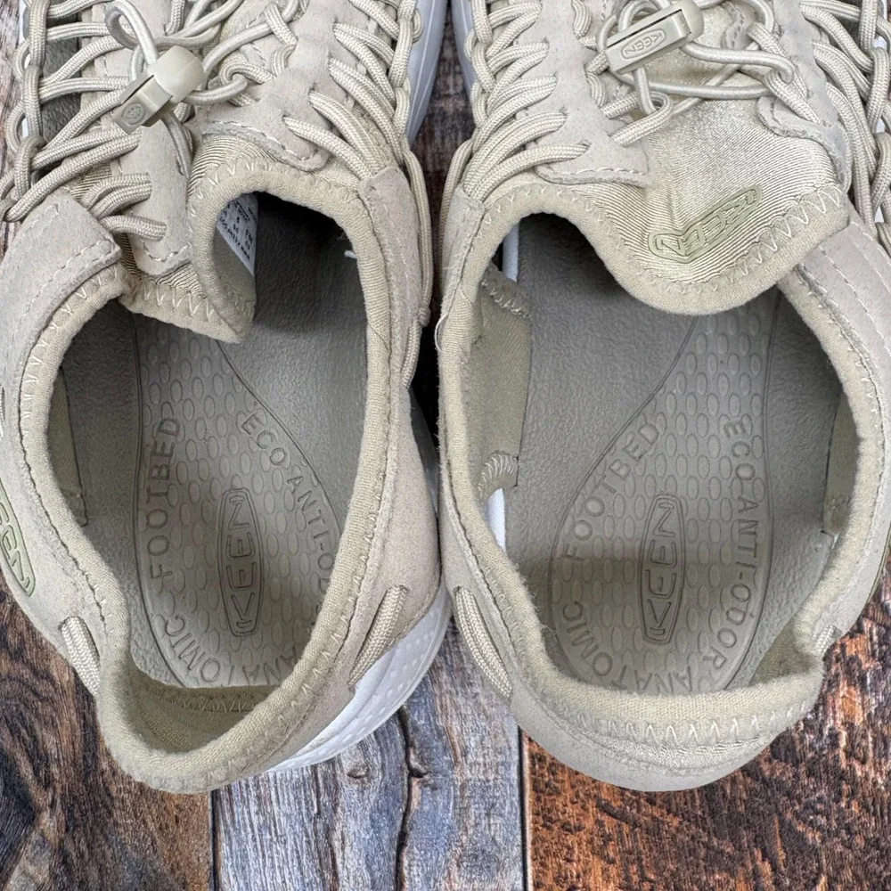 KEEN Uneek Astoria Womens 9 Beige Safari Birch Bungee Cord Sandals 1027293